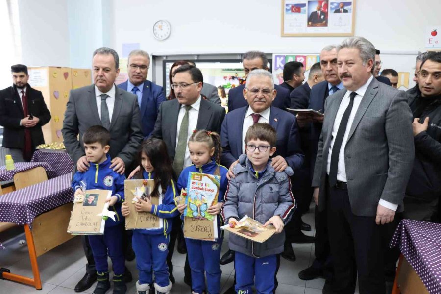 Kayseri’de 333 Bin 905 Öğrenci Karne Heyecanı Yaşadı