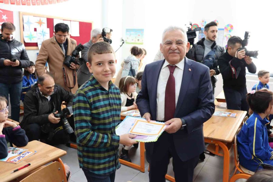 Kayseri’de 333 Bin 905 Öğrenci Karne Heyecanı Yaşadı