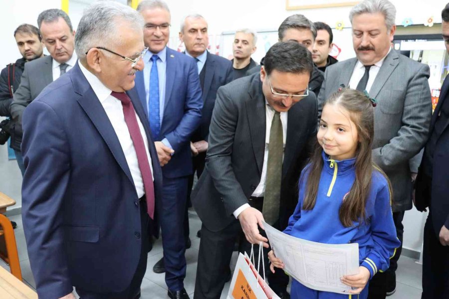 Kayseri’de 333 Bin 905 Öğrenci Karne Heyecanı Yaşadı