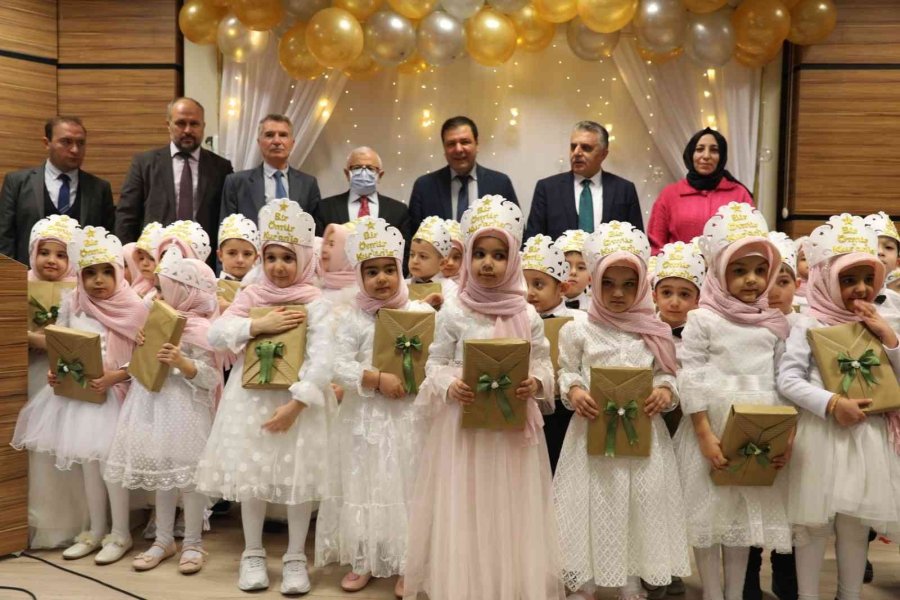 Kur’an Kurslarındaki Minik Öğrencilerin Karne Heyecanı