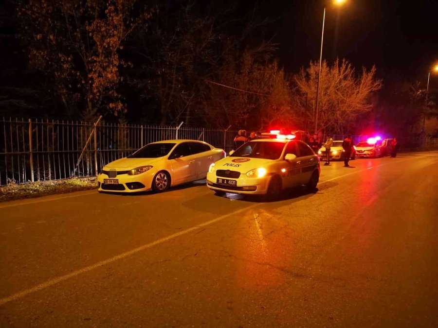 Kayseri’de Alkollü Sürücü Motosiklete Çarptı: 2 Yaralı