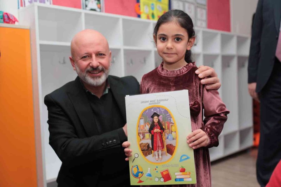 Başkan Çolakbayrakdar, Öğrencilerin Karne Heyecanına Ortak Oldu