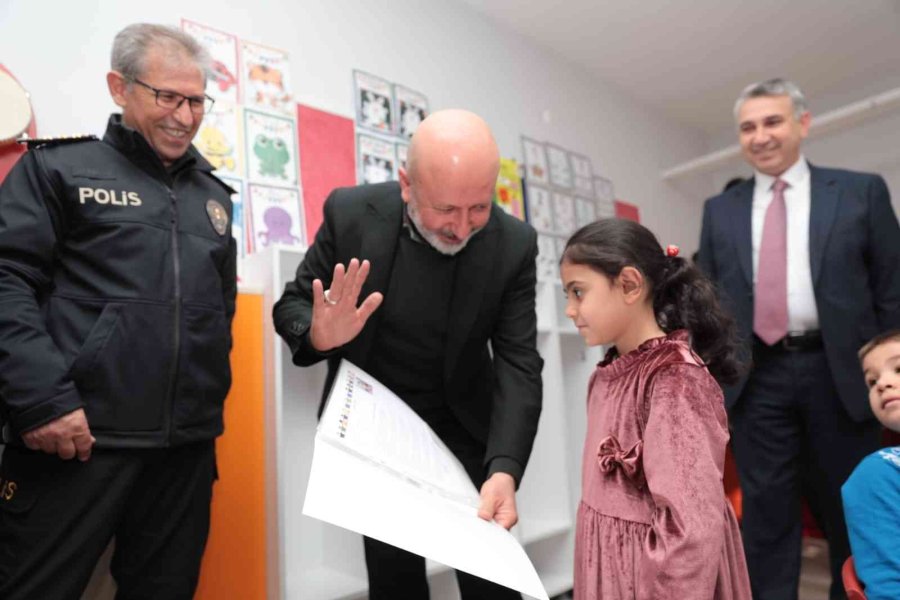 Başkan Çolakbayrakdar, Öğrencilerin Karne Heyecanına Ortak Oldu