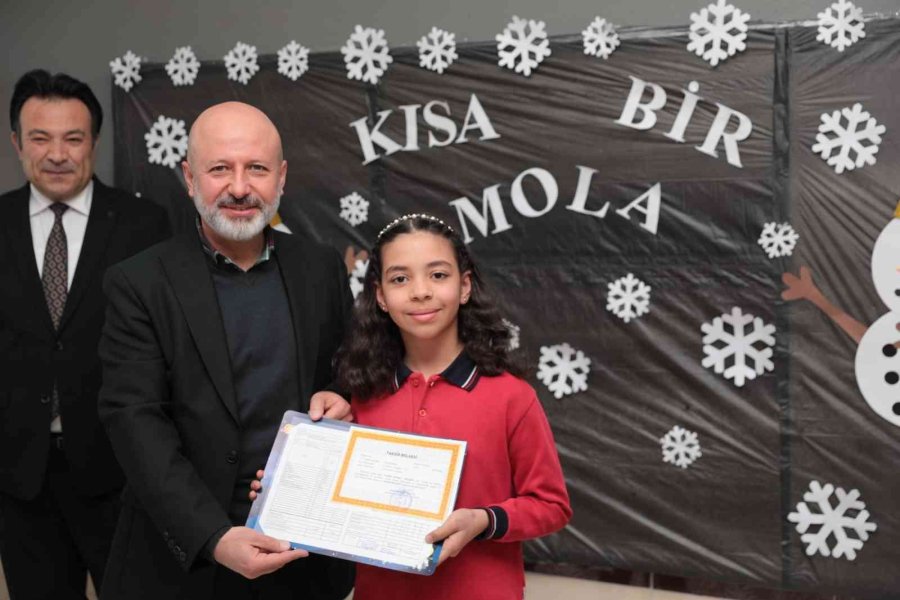 Başkan Çolakbayrakdar, Öğrencilerin Karne Heyecanına Ortak Oldu