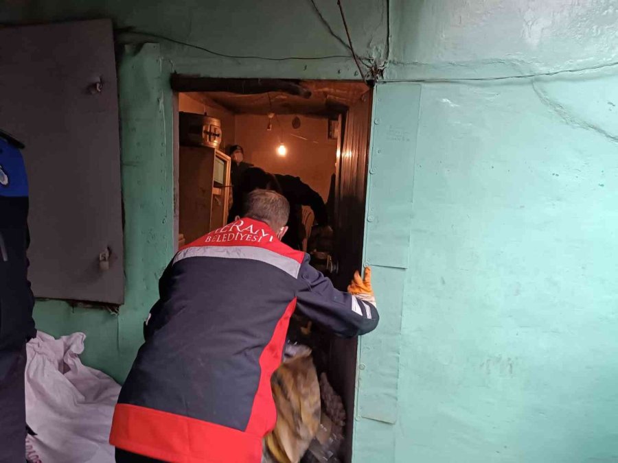 Konya’da Bir Evden 3 Kamyon Çöp Çıktı