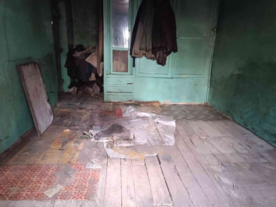 Konya’da Bir Evden 3 Kamyon Çöp Çıktı