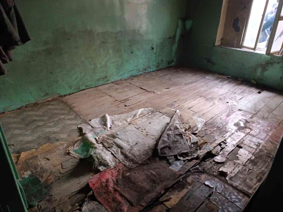 Konya’da Bir Evden 3 Kamyon Çöp Çıktı