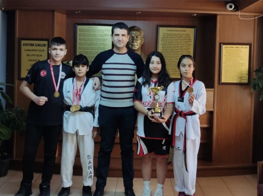 Eskişehir Ticaret Borsası Ortaokulu’nun Yıldızları Başarıdan Başarıya Koşuyor