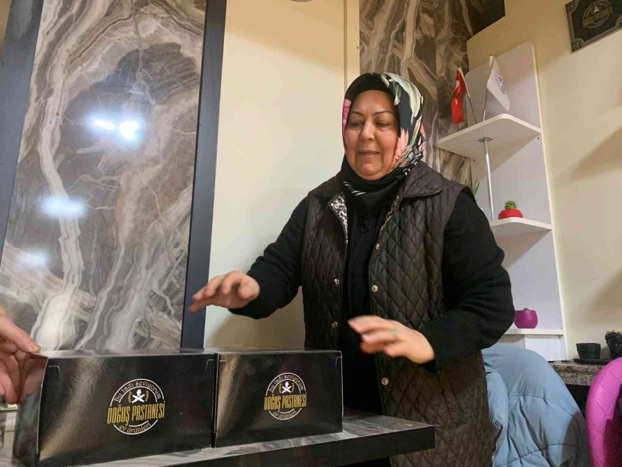 “askıda Pasta” Projesi Başlatan Yardımseverler Yüzlerce Çocuğun İçlerini Isıtıyor