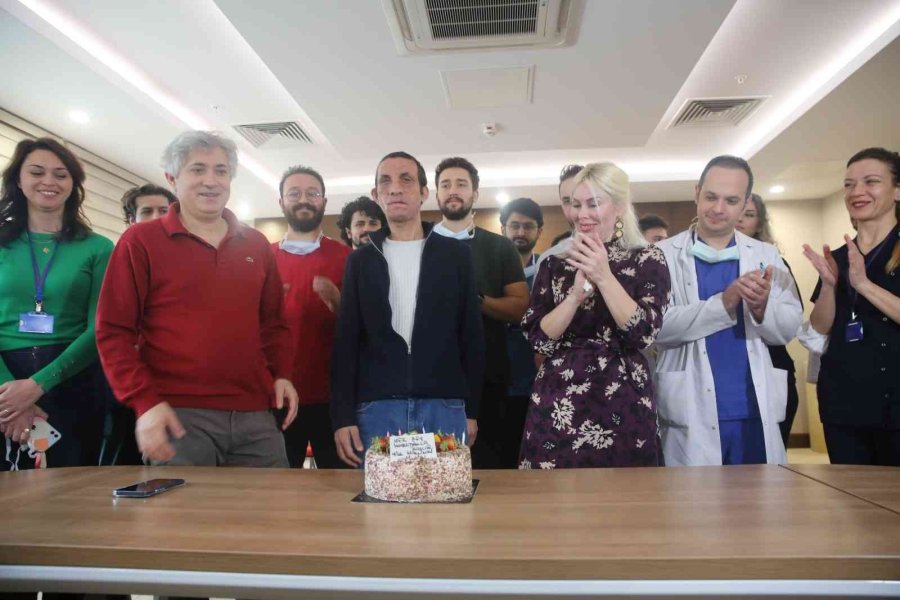 Türkiye’nin İlk Yüz Nakillisi Uğur Acar, 11. Yılını Kutladı