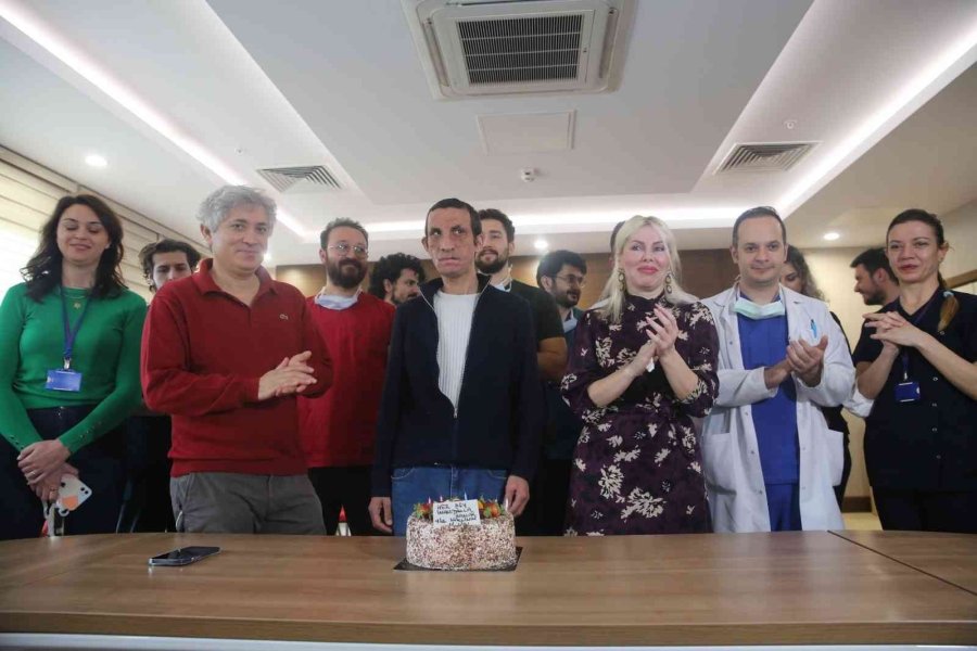 Türkiye’nin İlk Yüz Nakillisi Uğur Acar, 11. Yılını Kutladı