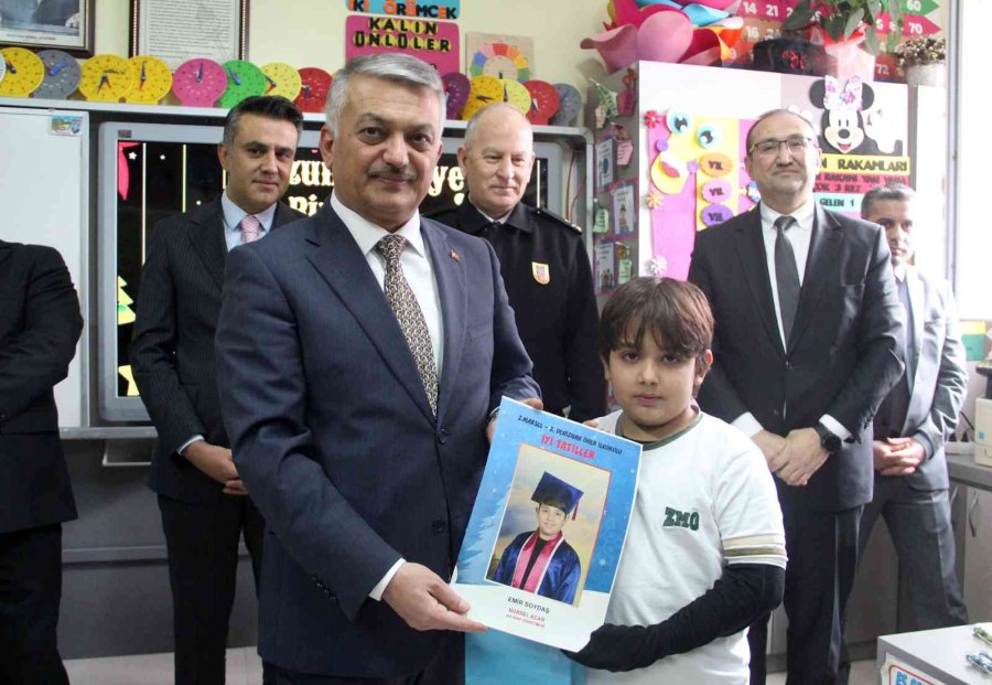 Antalya’da 492 Bin Öğrenci Karne Aldı