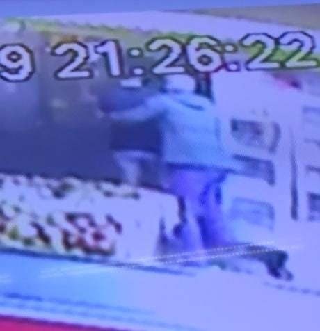 Oğlu Tarafından Yaralanan Annenin Markete Sığındığı Ve Polisin Müdahale Ettiği Anların Görüntüsü Ortaya Çıktı