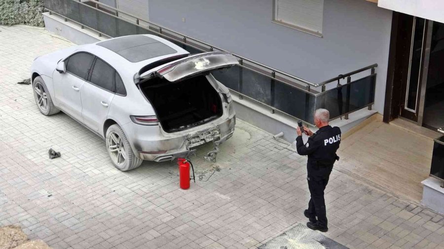 Rus Kadının Satışa Çıkardığı Milyonluk Lüks Otomobili Kundaklandı