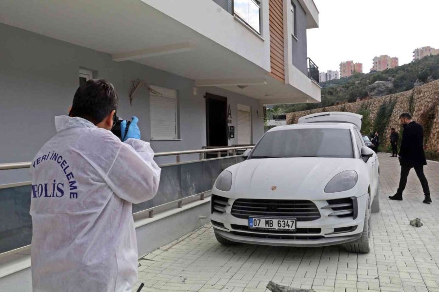 Rus Kadının Satışa Çıkardığı Milyonluk Lüks Otomobili Kundaklandı