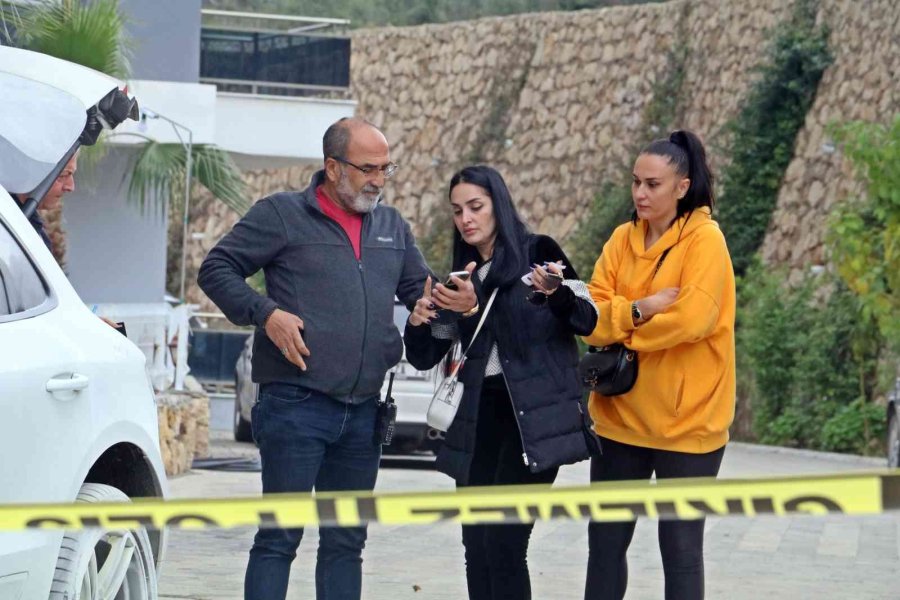 Rus Kadının Satışa Çıkardığı Milyonluk Lüks Otomobili Kundaklandı