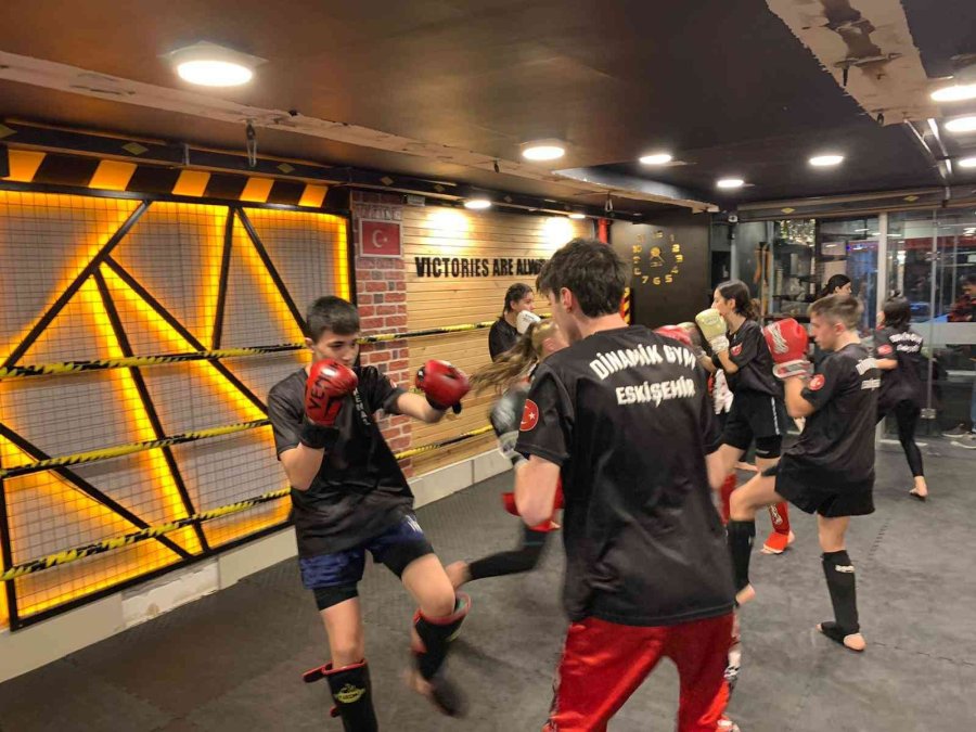 Kick Boks Türkiye Şampiyonasına Katılacak 19 Sporcunun Hedefi Milli Takıma Girmek