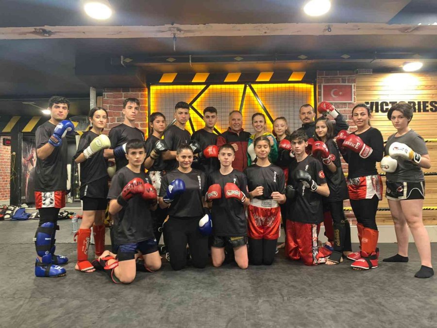 Kick Boks Türkiye Şampiyonasına Katılacak 19 Sporcunun Hedefi Milli Takıma Girmek