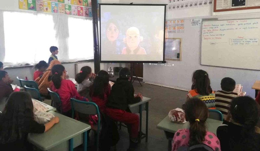 Yurt Öğrencileri El Emekleri İle Gönülleri Isıttı