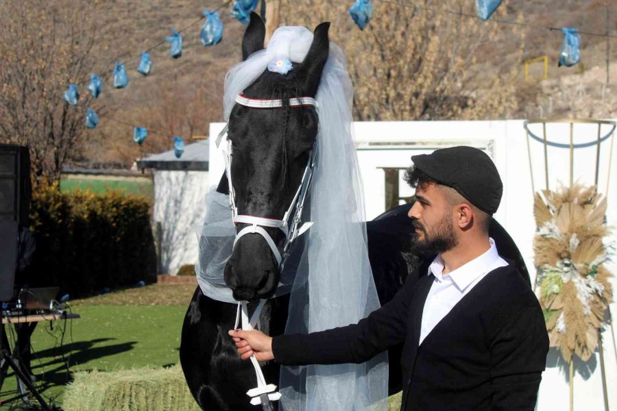 Bu Düğün Diğerlerinden Çok Farklı