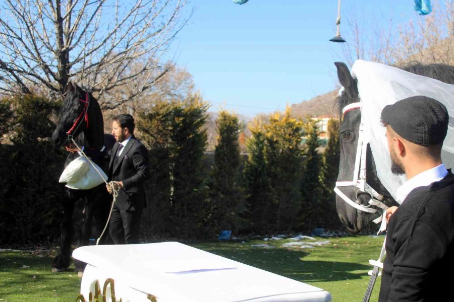 Bu Düğün Diğerlerinden Çok Farklı