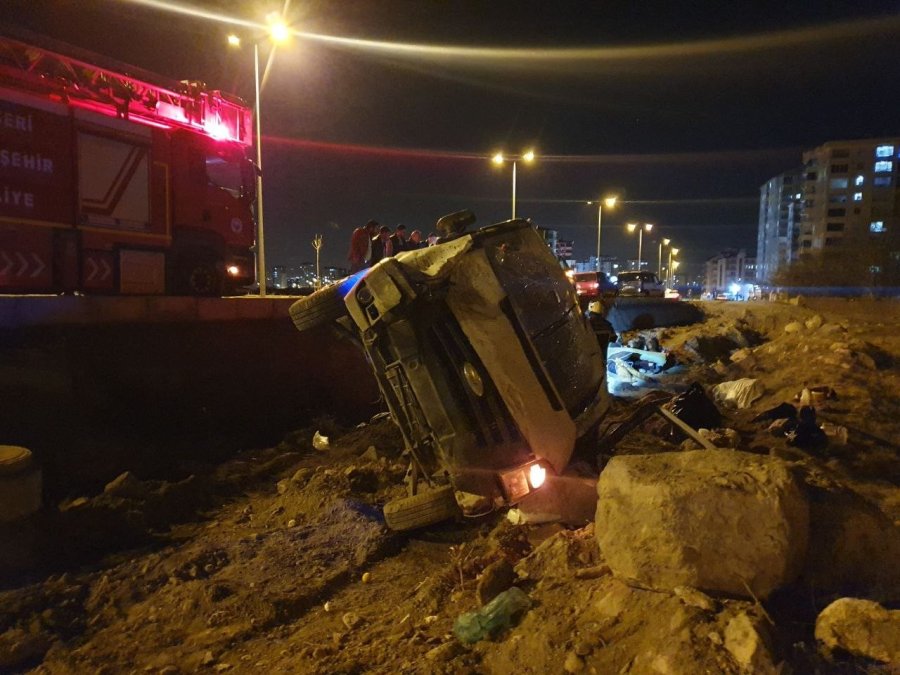 Yoldan Çıkan Minibüs Devrildi: 1 Ağır Yaralı