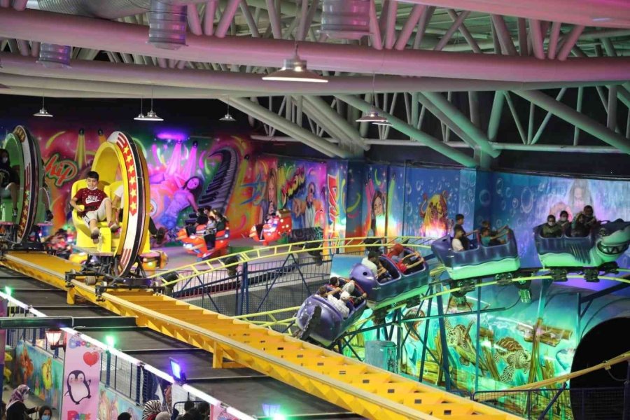 Çocuklar Kumsmall’da Ço Mutlu