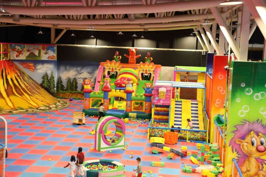 Çocuklar Kumsmall’da Ço Mutlu