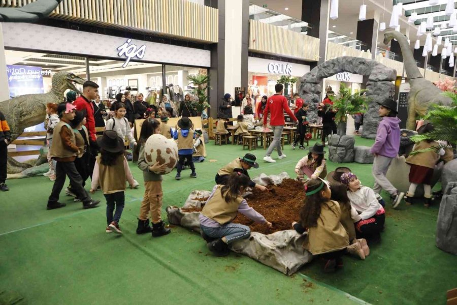 Çocuklar Kumsmall’da Ço Mutlu