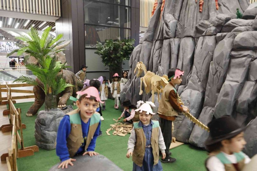 Çocuklar Kumsmall’da Ço Mutlu