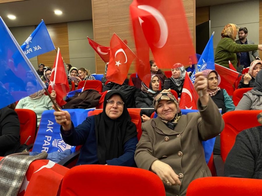 Ak Parti’den Kadınlara Eğitim