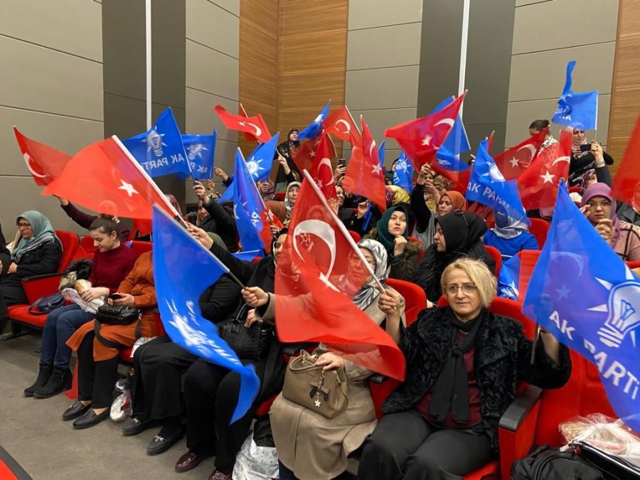 Ak Parti’den Kadınlara Eğitim