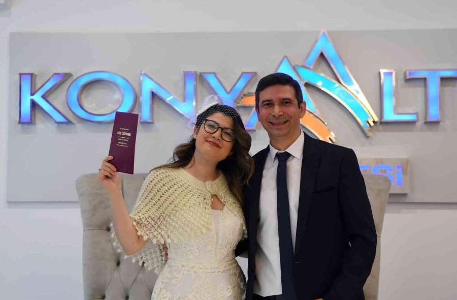 Nikah Salonu İlk Çiftle Kapılarını Açtı