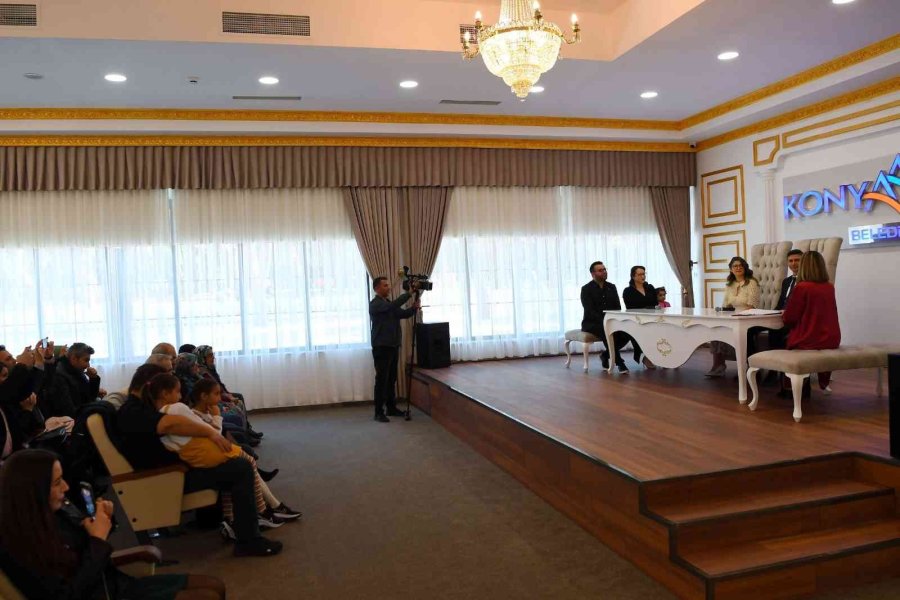 Nikah Salonu İlk Çiftle Kapılarını Açtı