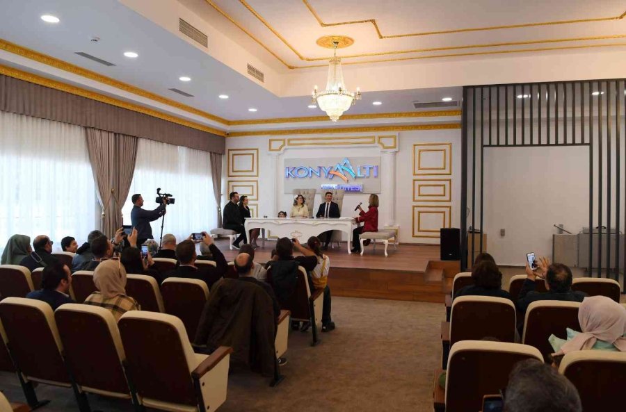 Nikah Salonu İlk Çiftle Kapılarını Açtı