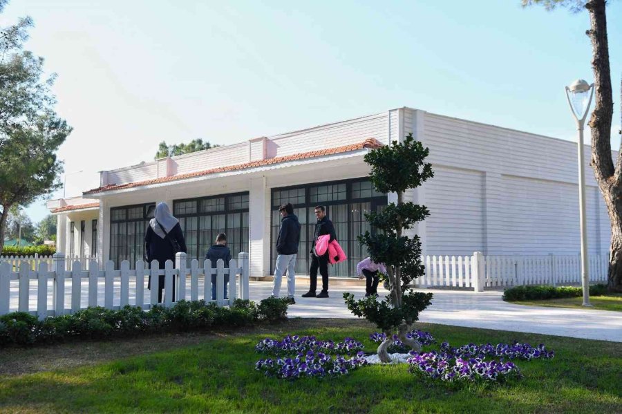 Nikah Salonu İlk Çiftle Kapılarını Açtı