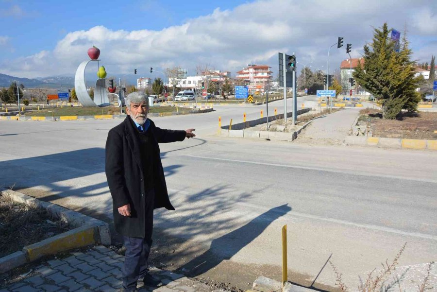Acılı Baba, Oğlunu Kaybettiği Kazada Sürücünün Serbest Bırakılmasına İsyan Etti