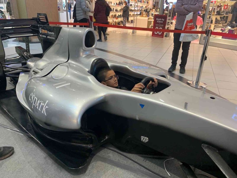 Alışveriş Yapmaya Gelen Ziyaretçiler Pistin Tozunu Arttırdılar