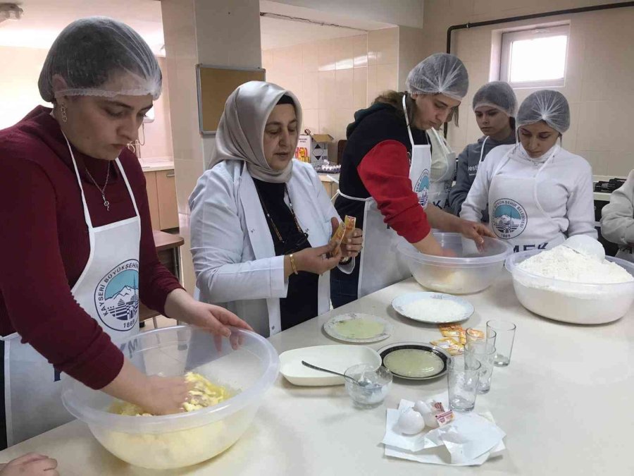 Büyükşehirin Ödüllü Projesi Değer Gençlik’te Ara Tatil Etkinlikleri