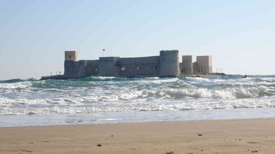 Kış Ortasında Deniz Ve Kum Keyfi