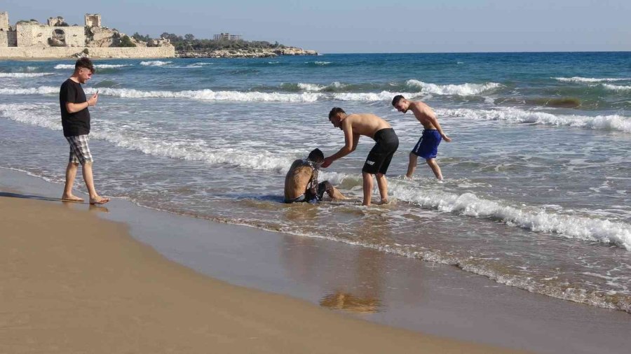 Kış Ortasında Deniz Ve Kum Keyfi