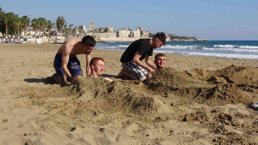 Kış Ortasında Deniz Ve Kum Keyfi