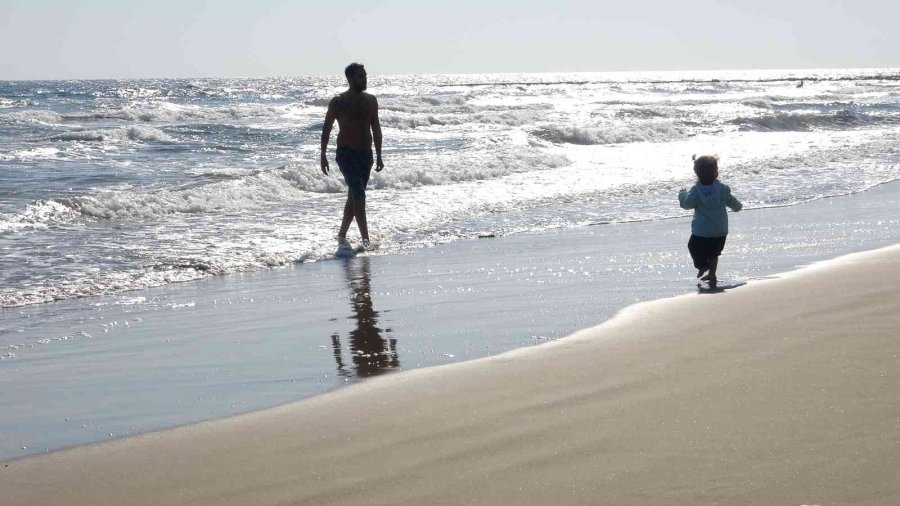 Kış Ortasında Deniz Ve Kum Keyfi