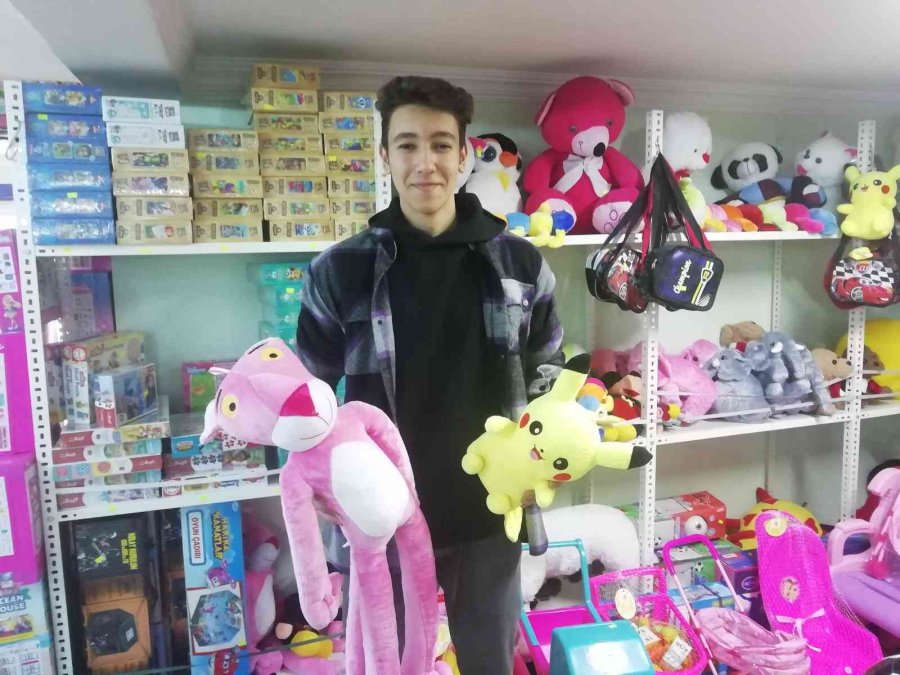 Çocuklarına Karne Hediyesi Almak İsteyen Aileler Oyuncakçıların İşlerini Arttırdı