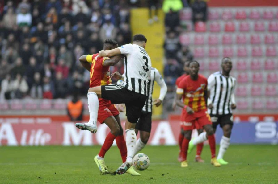 Spor Toto Süper Lig: Kayserispor: 0 - Beşiktaş: 1 (maç Devam Ediyor)