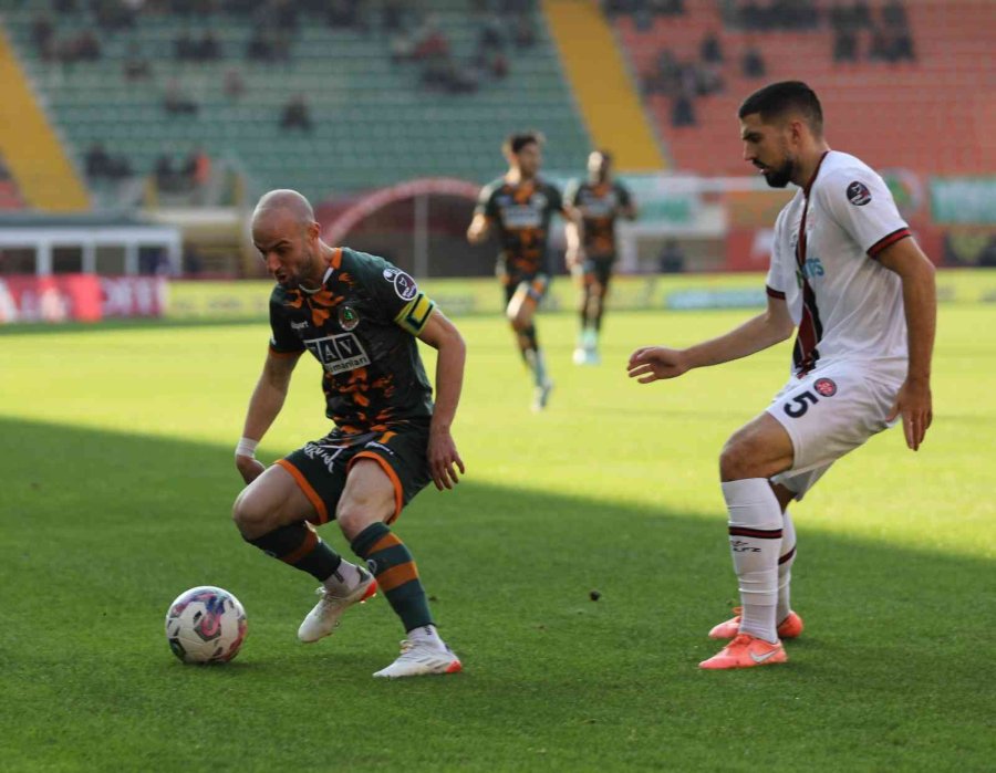 Spor Toto Süper Lig: Alanyaspor: 1 Fatih Karagümrük:0 (ilk Yarı)