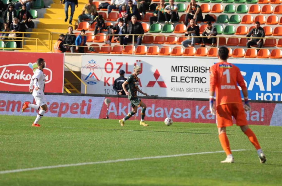 Spor Toto Süper Lig: Alanyaspor: 1 Fatih Karagümrük:0 (ilk Yarı)
