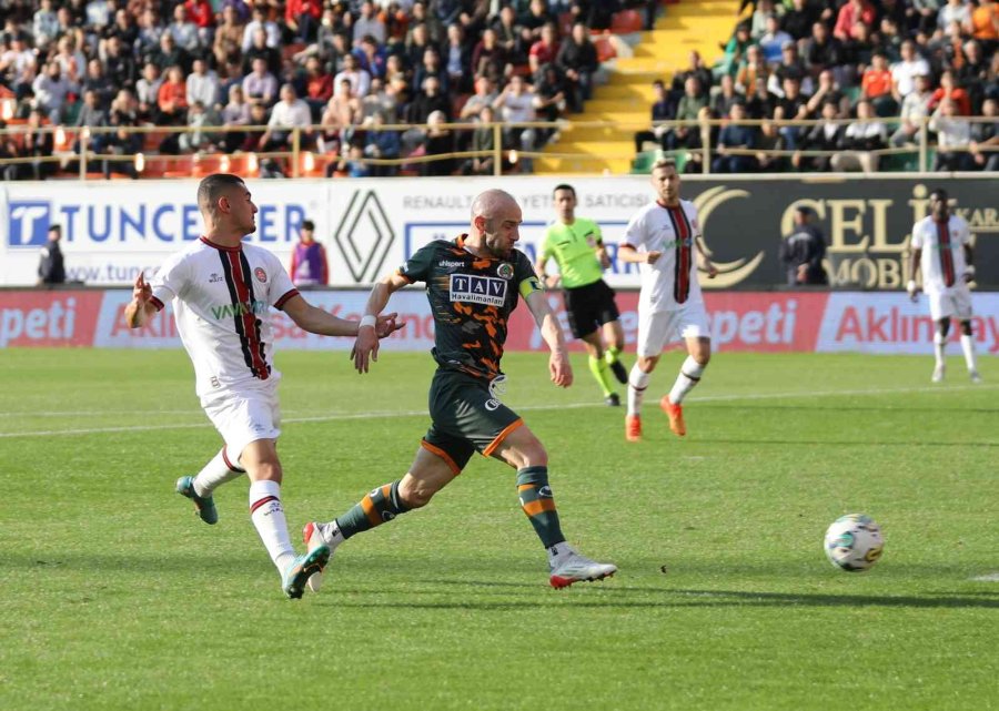 Spor Toto Süper Lig: Alanyaspor: 1 Fatih Karagümrük:0 (ilk Yarı)