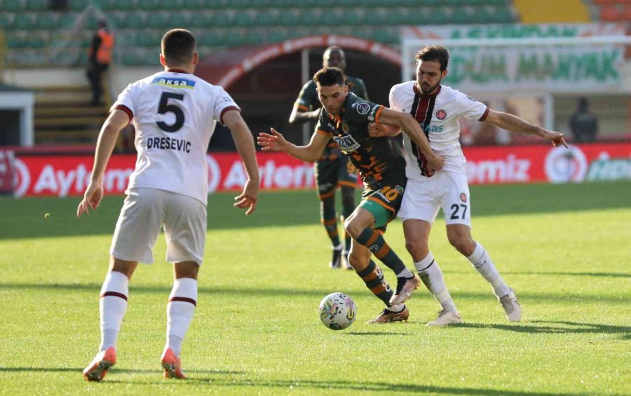 Spor Toto Süper Lig: Alanyaspor: 1 Fatih Karagümrük:0 (ilk Yarı)