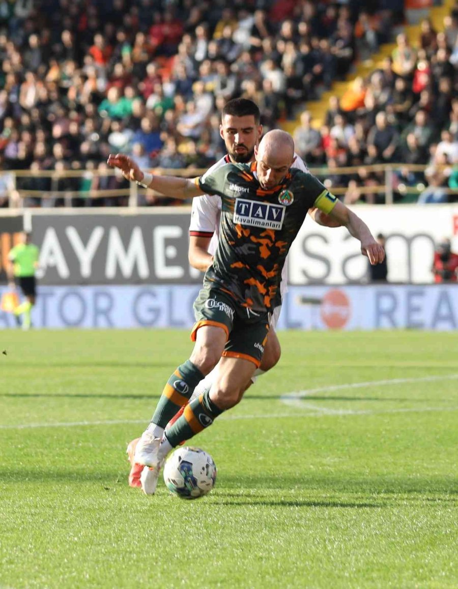 Spor Toto Süper Lig: Alanyaspor: 1 Fatih Karagümrük:0 (ilk Yarı)